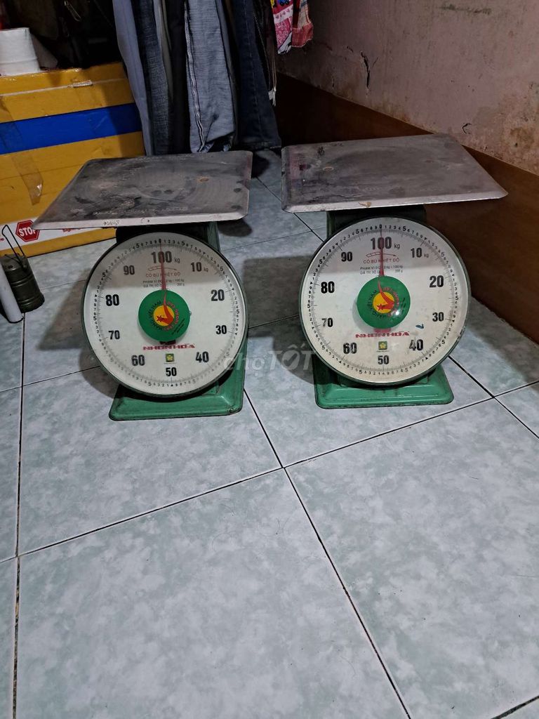 Thanh lý 2 cái cân 100kg mới đẹp..Bán 700k/1 cái