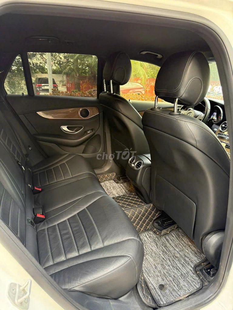 Mercedes Benz GLC 2016 250 4MATIC - 96000 km. Mua bán Ô tô tại Quận Bắc Từ Liêm Hà Nội được đăng bởi thùy dương hình 4