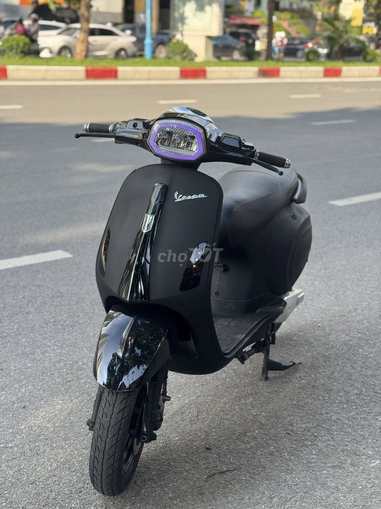 Vespa đen nhám bình mới thay chạy khoẻ. Mua bán Xe điện tại Quận Cầu Giấy Hà Nội được đăng bởi Xe Điện 257 Hoàng Quốc Việt  hình 3