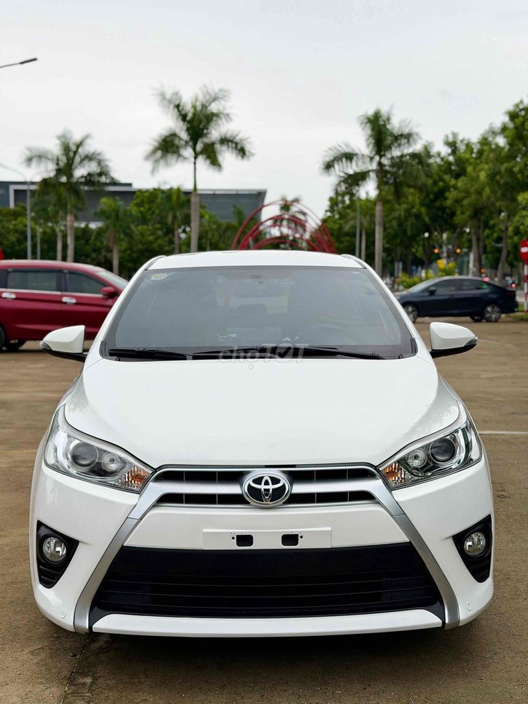 Toyota Yaris 2016 1.3AT комплектация G белый