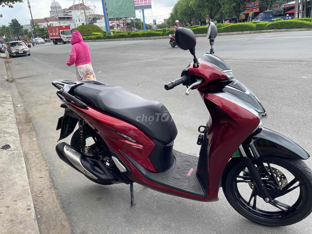 Honda SH 150 ABS màu Đỏ. Mua bán Xe máy tại Quận Ninh Kiều Cần Thơ được đăng bởi Cửa Hàng xe máy Hoàng Hải hình 3