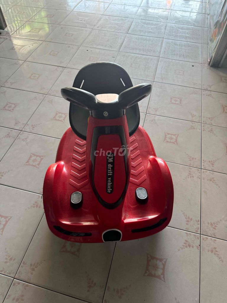 Xe điện trẻ em màu Đỏ. Mua bán Mẹ và bé tại Huyện Hóc Môn Tp Hồ Chí Minh được đăng bởi Ni hình 1
