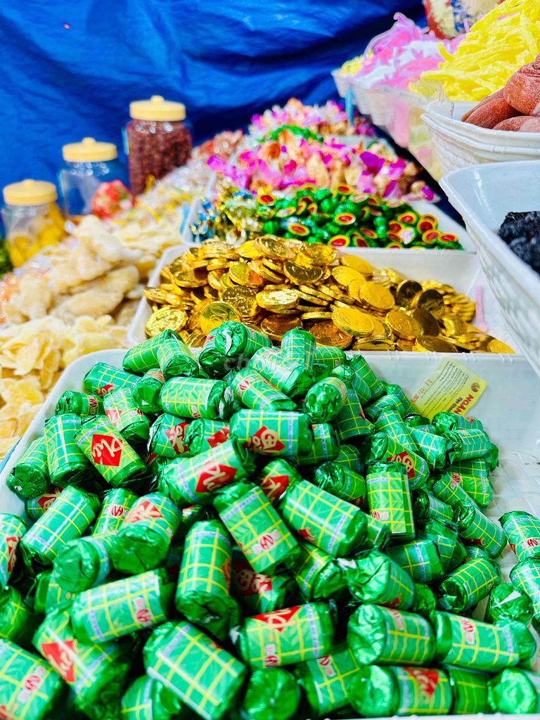 Giỏ quà Tết bánh mứt kẹo. Mua bán Đồ ăn, thực phẩm và các loại khác tại Thành phố Thủ Dầu Một Bình Dương được đăng bởi Lê Phượng Hoàng Hải hình 1