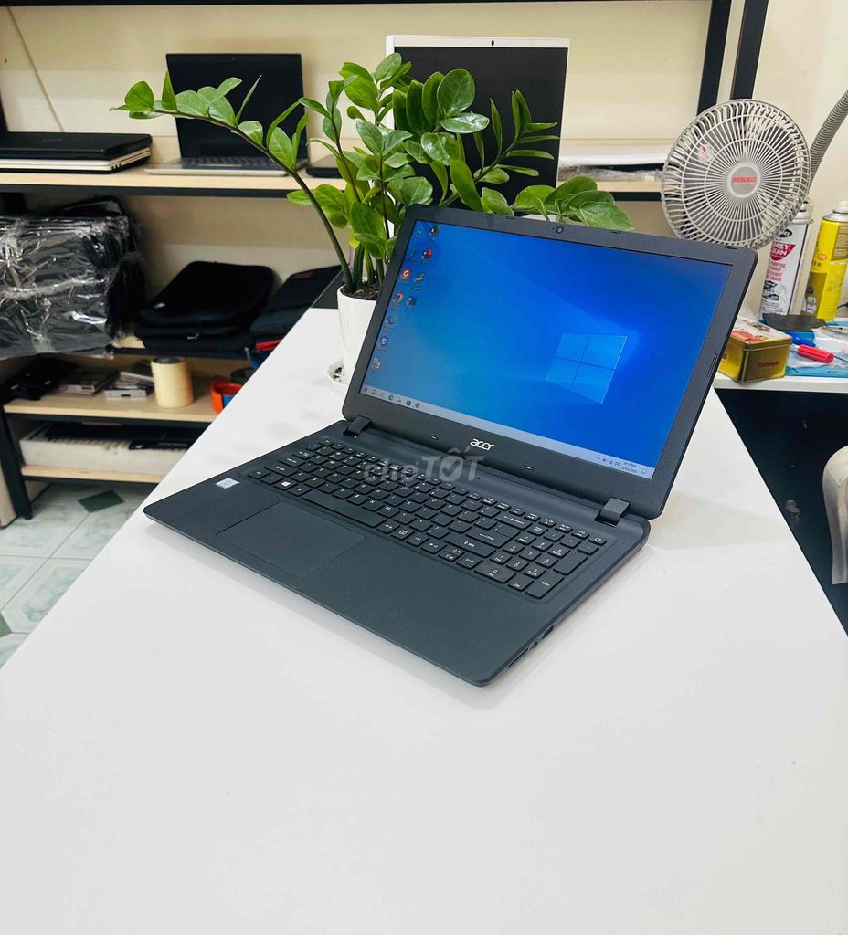 Acer ES1 572 I3 7100u Ram 8G SSD 256G 15.6" HD. Mua bán Laptop tại Quận Phú Nhuận Tp Hồ Chí Minh được đăng bởi LAPTOP BÁCH KHOA hình 1