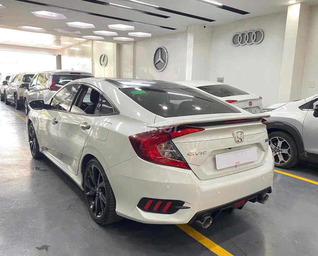 Honda Civic RS 2020 Gen 10 siêu lướt 1 chủ từ đầu. Mua bán Ô tô tại Thành phố Thủ Đức Tp Hồ Chí Minh được đăng bởi Bá Lộc hình 2
