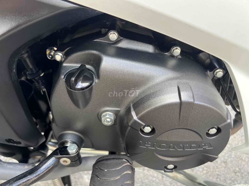 Honda Future FI 2024 Trắng Đỏ. Mua bán Xe máy tại Quận Ô Môn Cần Thơ được đăng bởi Huỳnh Thắng hình 16