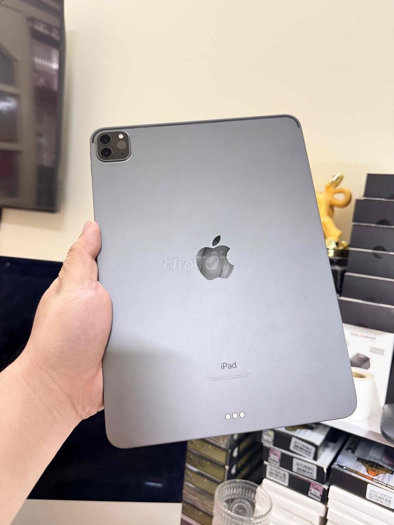 iPad Pro 2020 11 inch 128GB Xám Zin đẹp 99%. Mua bán Máy tính bảng tại Quận Tân Bình Tp Hồ Chí Minh được đăng bởi TÁO BI STORE CHUYÊN IPAD ZIN CHẤT hình 1