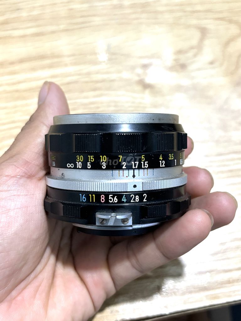 Lens zoom 1 khẩu chụp cực nét, tia đẹp