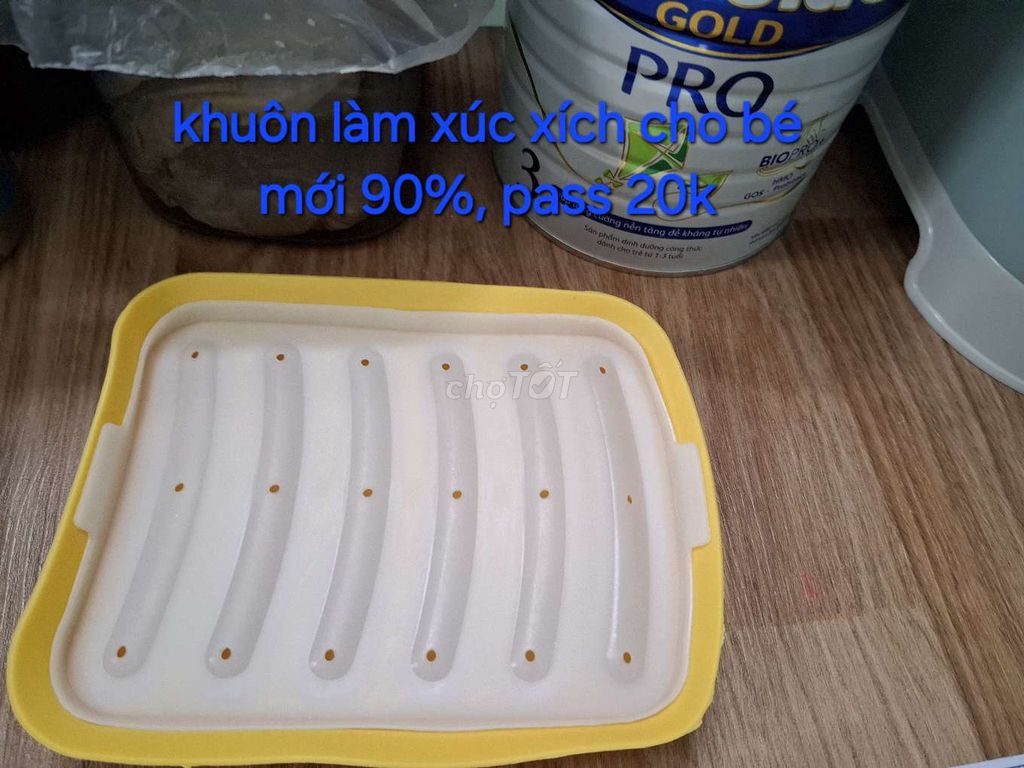 Khuôn làm xúc xích cho bé