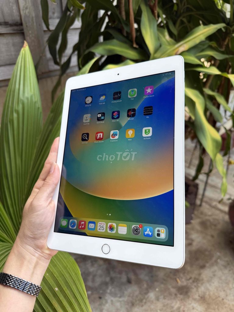 Apple iPad Gen 5 32GB Bạc. Mua bán Máy tính bảng tại Thành phố Buôn Ma Thuột Đắk Lắk được đăng bởi Phạm Phương hình 1