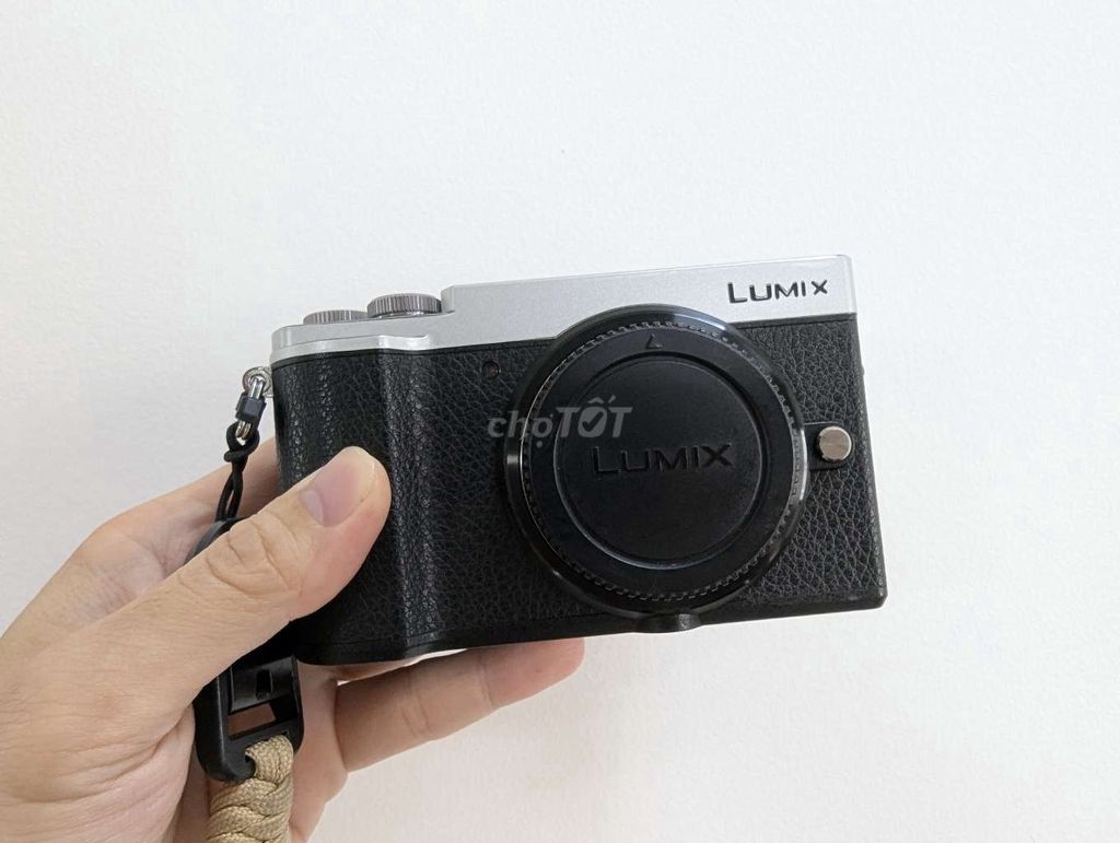 Máy ảnh Panasonic Lumix GX9 Bạc kèm phụ kiện. Mua bán Máy ảnh, Máy quay tại Quận 6 Tp Hồ Chí Minh được đăng bởi Nguyễn Hữu Thoại hình 1
