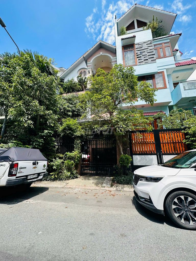 Аренда · 5 комн. · 144 м² · Quận Phú Nhuận, ул. Đường Hoa Mai