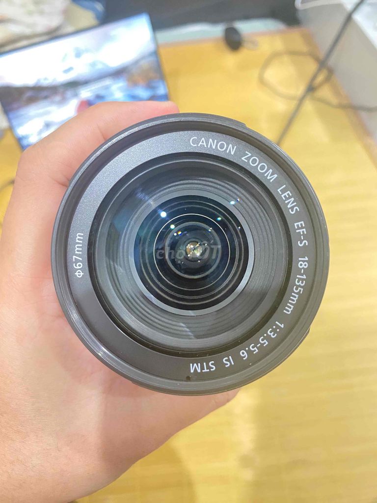 Ống kính Canon EF-S 18-135mm f/3.5-5.6. Mua bán Máy ảnh, Máy quay tại Thành phố Vĩnh Yên Vĩnh Phúc được đăng bởi mèo bánh bao hình 1