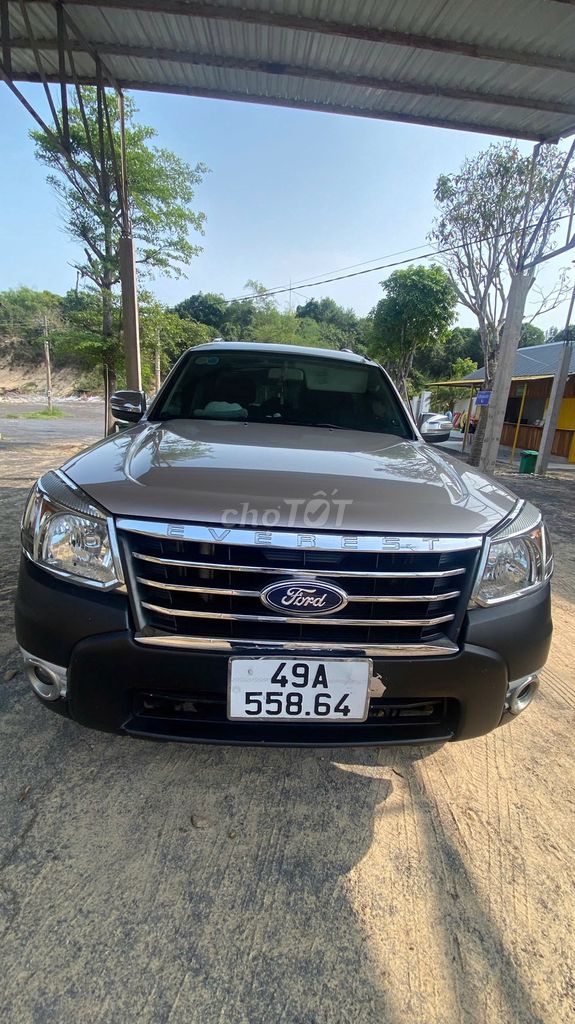 Ford Everest 2011 2.5L 4x4 MT - 106000 km