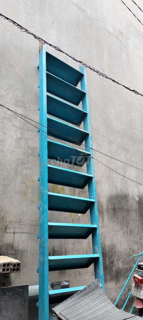 Cầu thang sắt hộp xanh 3.2m. Mua bán Nội thất, đồ gia dụng khác tại Quận Gò Vấp Tp Hồ Chí Minh được đăng bởi Nguyen Hung hình 1
