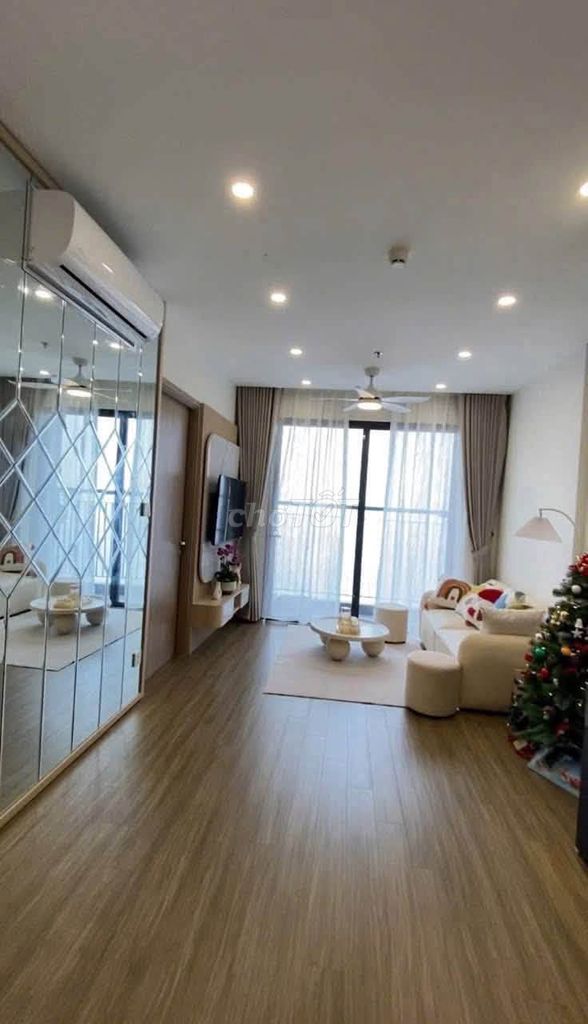 Продается 2-комнатная квартира Vinhomes Smart City площадью 55 м2, полностью меблированная, 4,2 миллиарда долларов