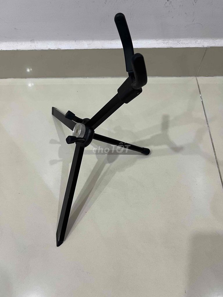 Chân đỡ kèn Saxophone Đen Gấp gọn. Mua bán Nhạc cụ tại Quận Tân Phú Tp Hồ Chí Minh được đăng bởi Hani hình 1