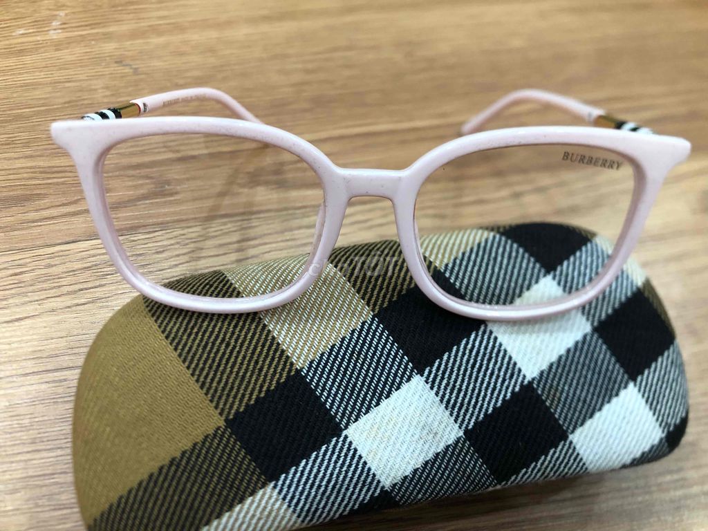 Kính mắt Burberry Nữ Nhựa cao cấp. Mua bán Phụ kiện thời trang khác tại Quận Ba Đình Hà Nội được đăng bởi Ngô Hoàng Anh hình 1