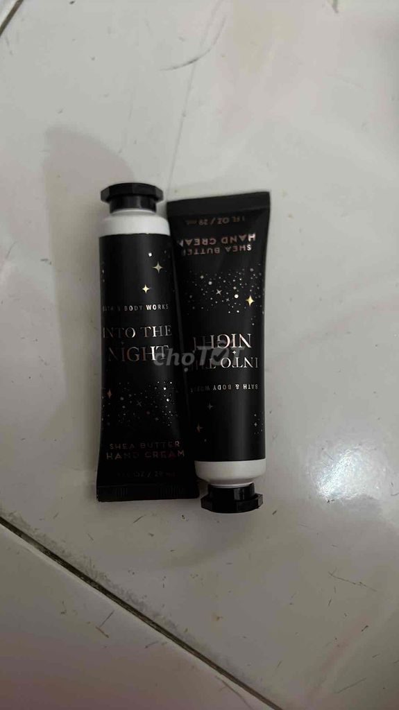 Kem dưỡng da tay Bath & Body Works Into The Night. Mua bán Phụ kiện thời trang khác tại Quận Bình Thạnh Tp Hồ Chí Minh được đăng bởi  Nhi hình 1