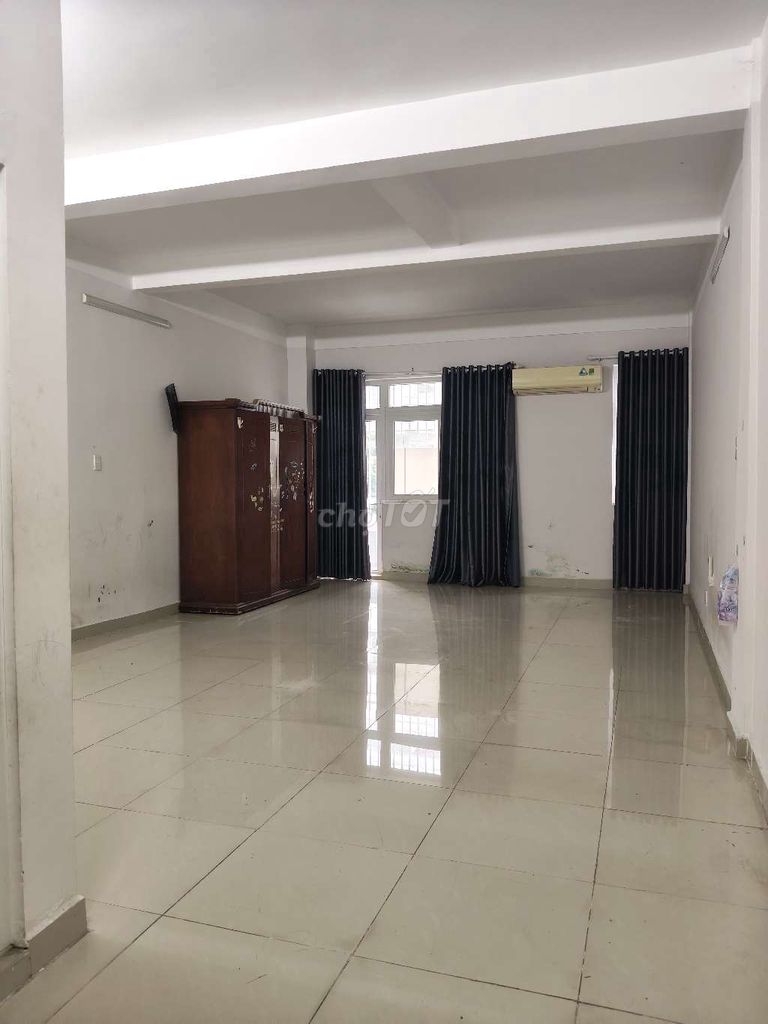 Nhà Unitown 4 PN có máy lạnh