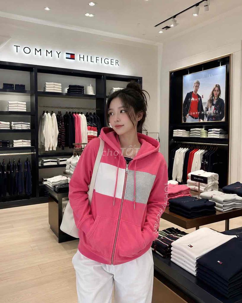 Áo khoác hoodie Tommy Hilfiger Nữ S. Mua bán Quần áo tại Huyện Đức Trọng Lâm Đồng được đăng bởi Black 2hand  hình 1