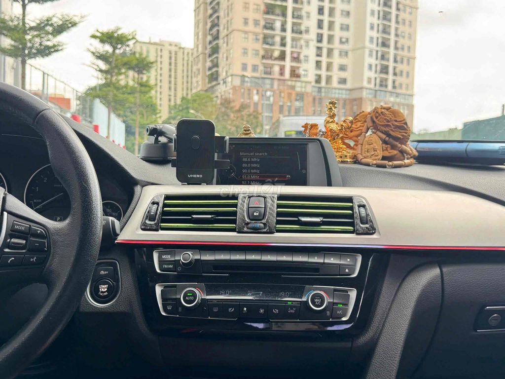 BMW 320i model 2016 màu đen siêu hời. Mua bán Ô tô tại Quận Cầu Giấy Hà Nội được đăng bởi Cao Quý hình 17