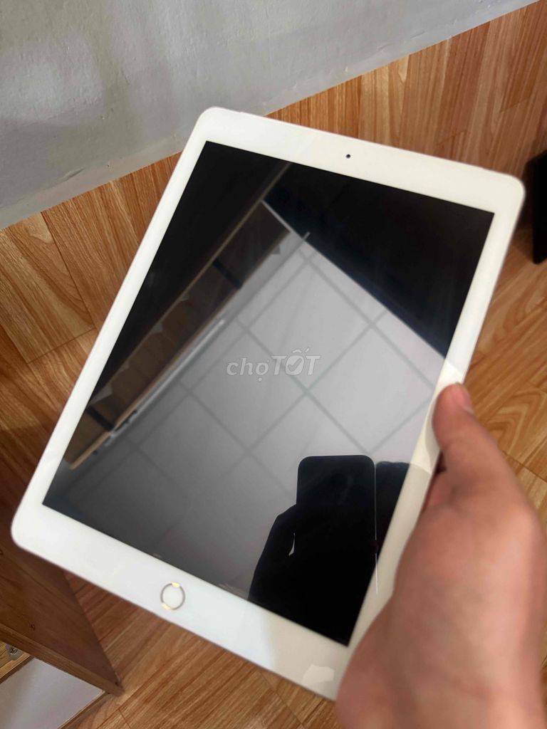 Apple iPad Air 2 64GB Vàng. Mua bán Máy tính bảng tại Thành phố Buôn Ma Thuột Đắk Lắk được đăng bởi Huy Nguyễn hình 1