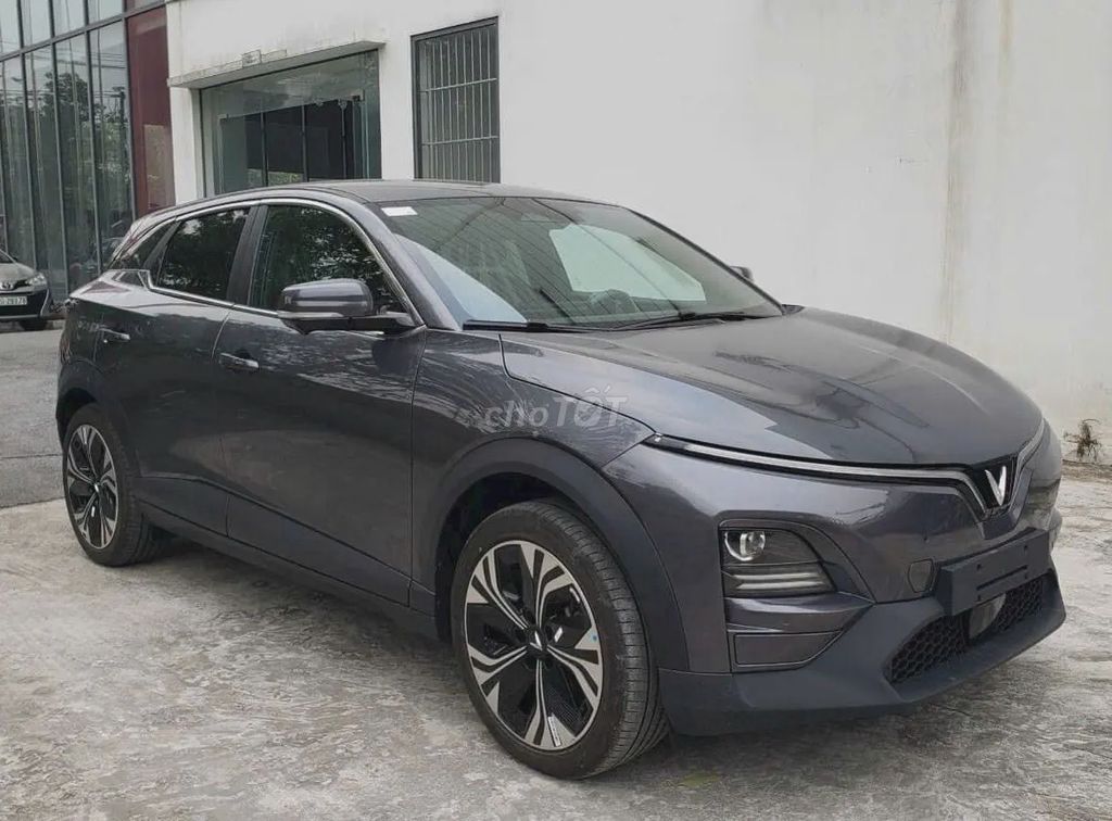 VinFast VF6 plus 2024-xám-mới nhận từ hãng-odo56km