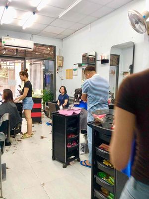 Cần tuyển Nữ thợ phụ làm tóc nữ