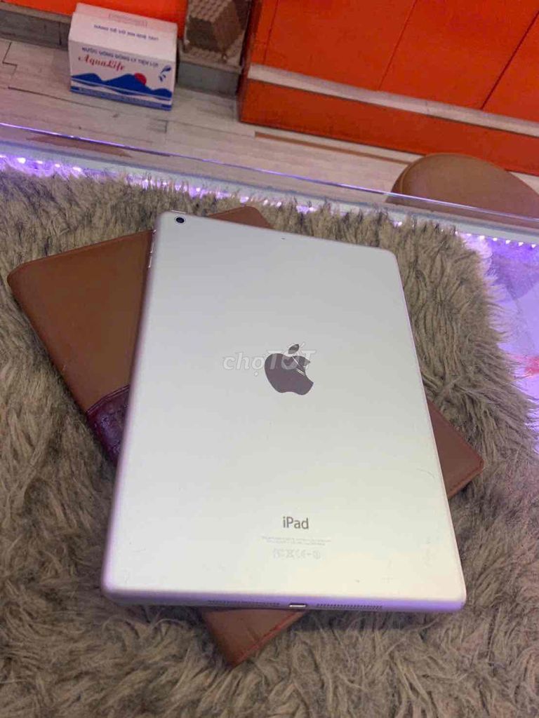 ipad air 9.7inch bạc 16gb+wifi zin nguyên khối. Mua bán Máy tính bảng tại Quận 3 Tp Hồ Chí Minh được đăng bởi Nam Á Mobile hình 1