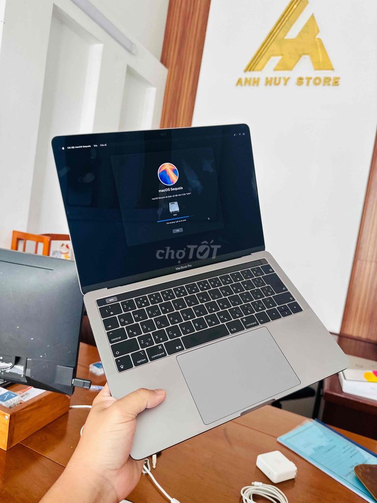 Apple MacBook Pro 2019 i7 16GB/256GB 99%. Mua bán Laptop tại Quận Ninh Kiều Cần Thơ được đăng bởi ĐIỆN THOẠI LAPTOP ANH HUY hình 1