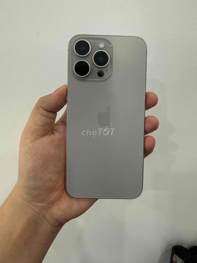 Apple iPhone 15 Pro Max titan QT mỹ. Mua bán Điện thoại tại Quận Tân Bình Tp Hồ Chí Minh được đăng bởi Tiệm Điện Thoại Chất QH Store hình 1