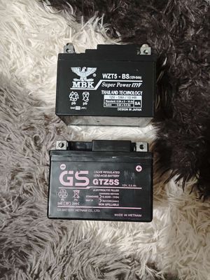 hai bình ắc quy xe máy. Mua bán Phụ tùng xe tại Quận Tây Hồ Hà Nội được đăng bởi Quân
