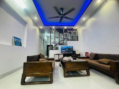 HÀNG HIẾM-CHUYỂN CÔNG TÁC  CẦN BÁN NHÀ 3 Tầng ĐẸP NAM HỒNG – HƠN 5 TỶ. Mua bán nhà ở tại Huyện Đông Anh Hà Nội được đăng bởi Phạm Thị Vân