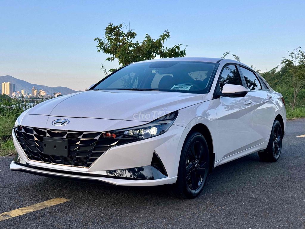Hyundai Elantra 2025 1,6 л, специальный белый