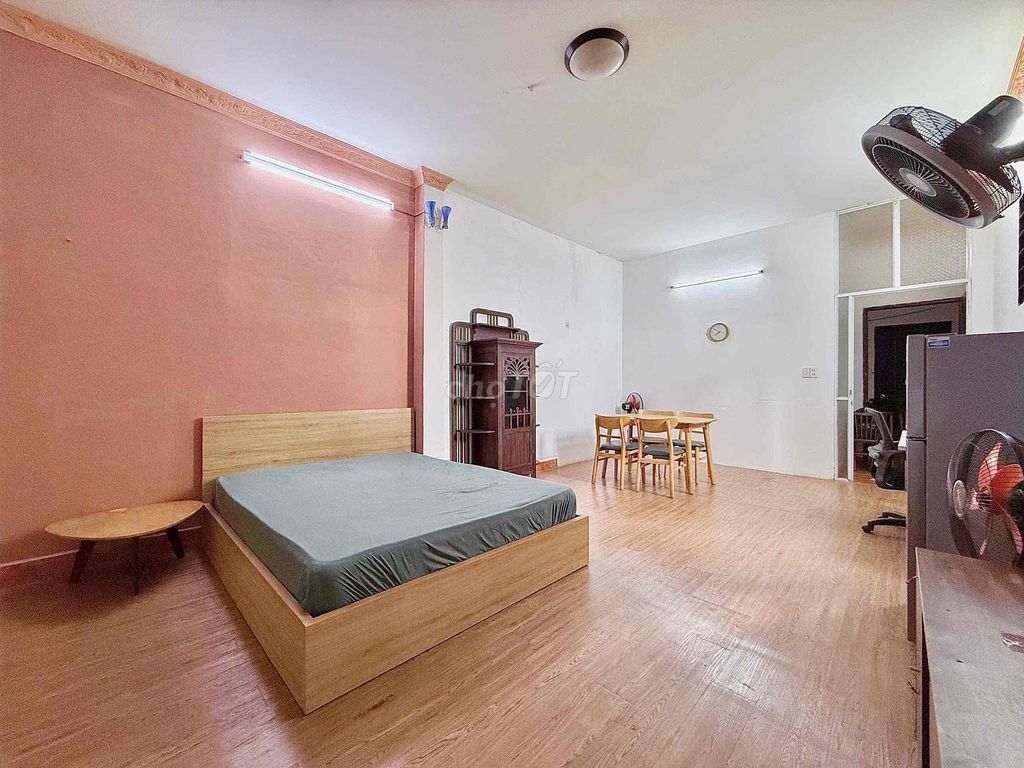 💥 Сервисные апартаменты 40 м² с мебелью и окном — ул. Куу Лонг, рядом с аэропортом