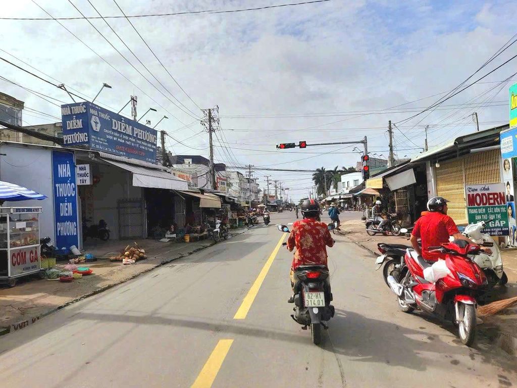 Hàng thơm, chỉ 1.72 tỷ sở hữu 1314m2 đất thổ đường nhựa cực đẹp. Mua bán đất tại Huyện Tân Trụ Long An được đăng bởi Hùng Lê hình 1