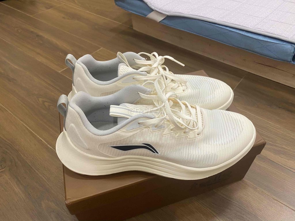 Giày thể thao Li-Ning Unisex Trắng ARSV033 (sz 43). Mua bán Giày dép tại undefined Bà Rịa - Vũng Tàu được đăng bởi Nhã Hân hình 1