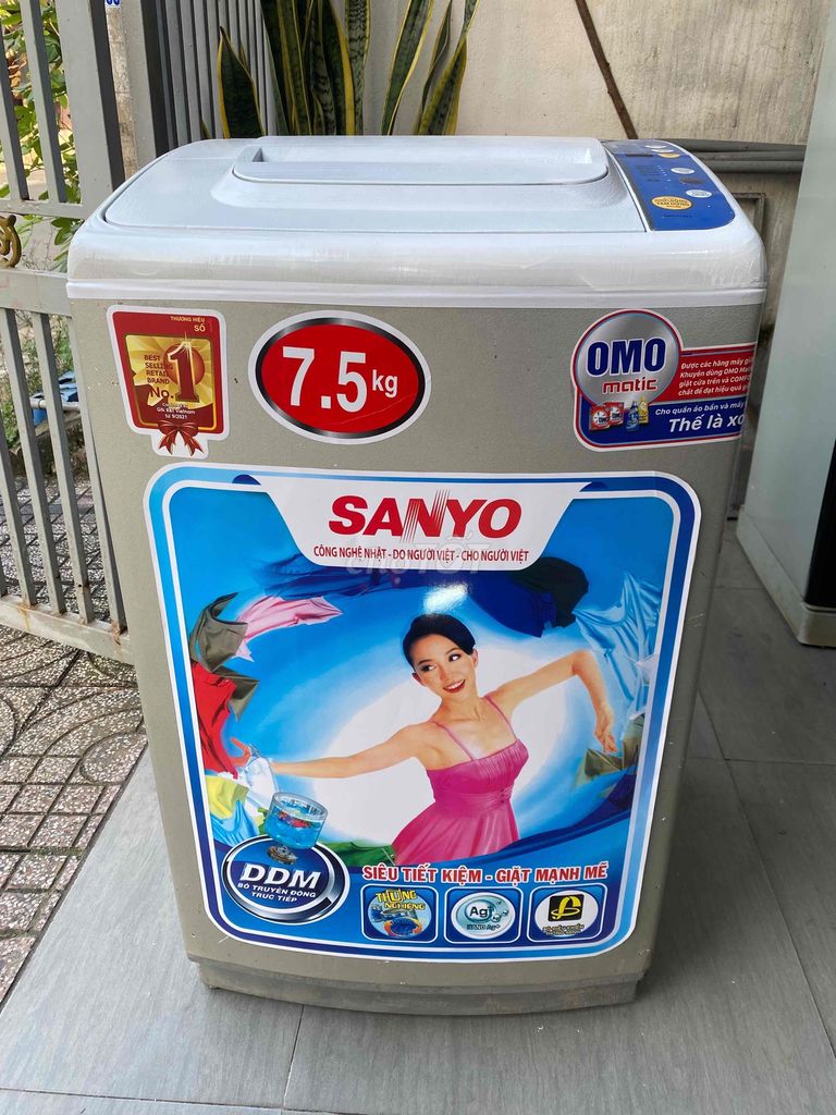 máy giặt sanyo 7,5 kg giặt êm, rất bền Bỉ