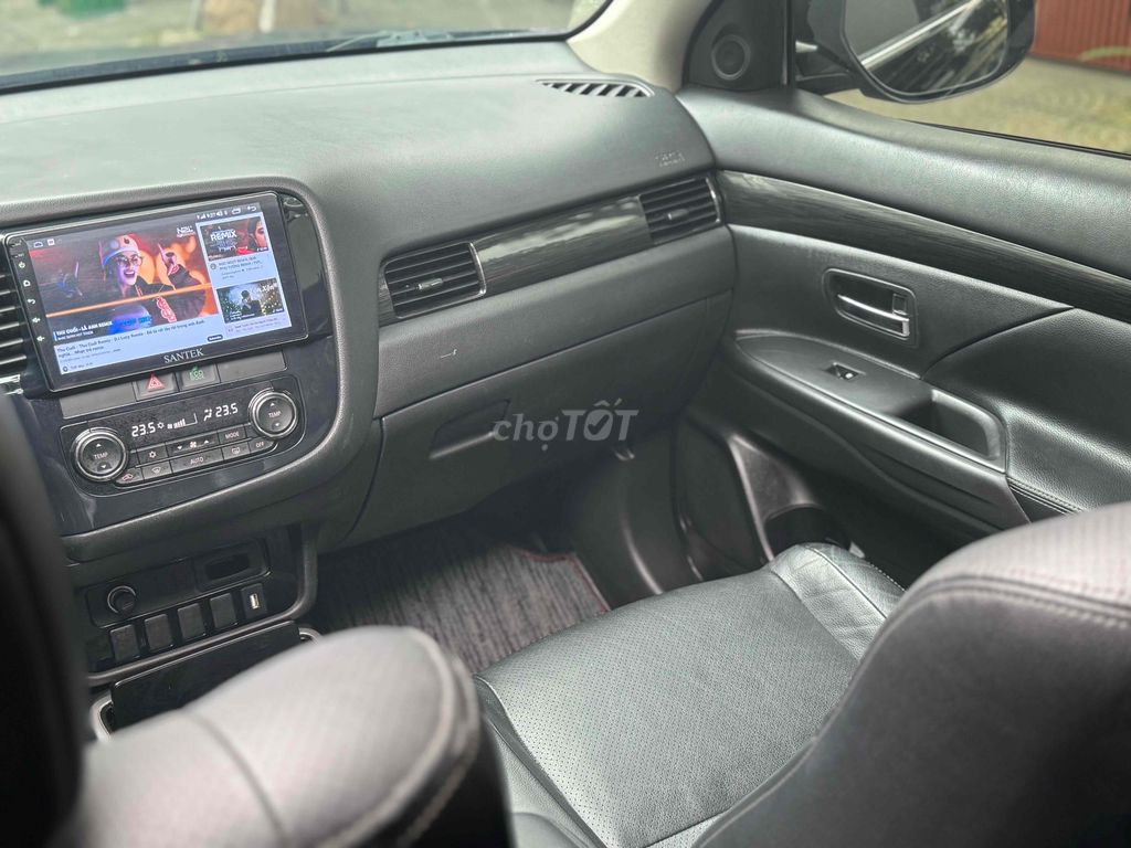 Mitsubishi Outlander 2018 2.0CVT Premium. Mua bán Ô tô tại Quận Cẩm Lệ Đà Nẵng được đăng bởi Anh Tân hình 10