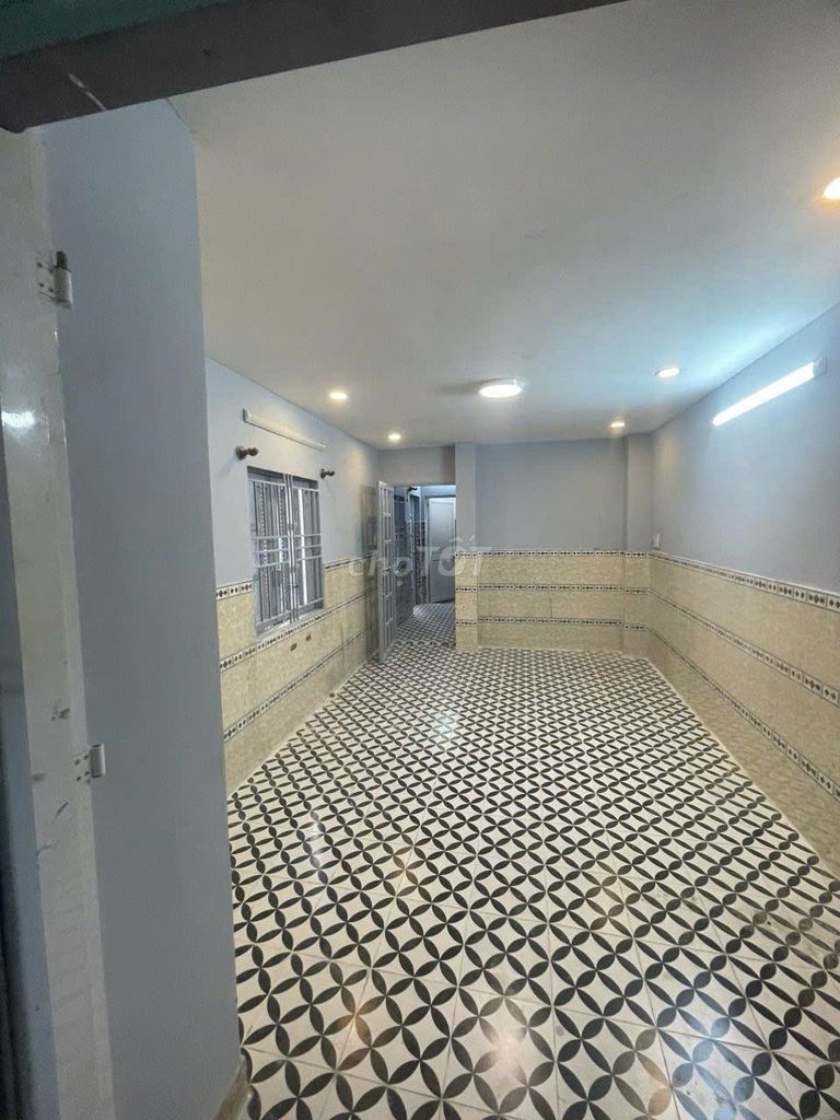 ХУИНЬ В ПЕКАРНОМ ПЕРЕУЛКЕ, ДОМ 3 ЧАСОВ-3