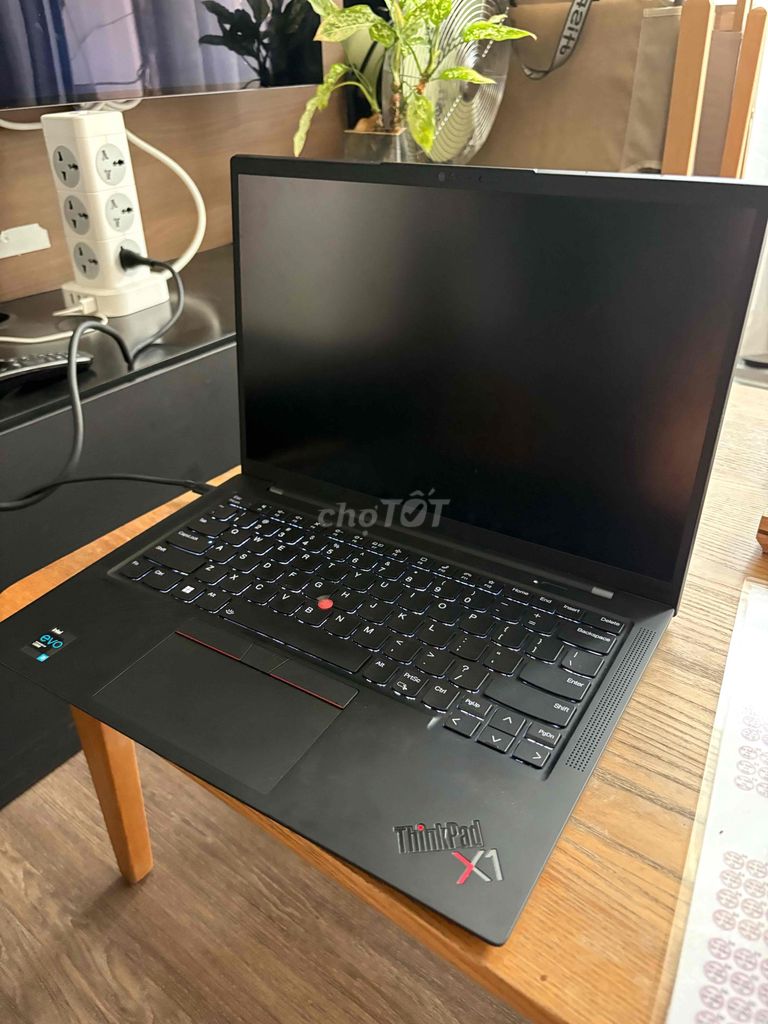 Lenovo ThinkPad X1 Carbon Gen 10 i5-1245U. Mua bán Laptop tại Quận 7 Tp Hồ Chí Minh được đăng bởi Phan loc hình 1