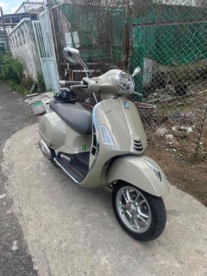 Piaggio Vespa GTS 150 Classic 2025 Be 2200km. Mua bán Xe máy tại Quận Ninh Kiều Cần Thơ được đăng bởi Trương Chí Quang