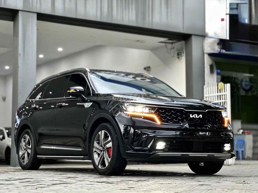 Практически новый KIA NEW SORENTO SIGNATURE 2.2D AWD 2024
