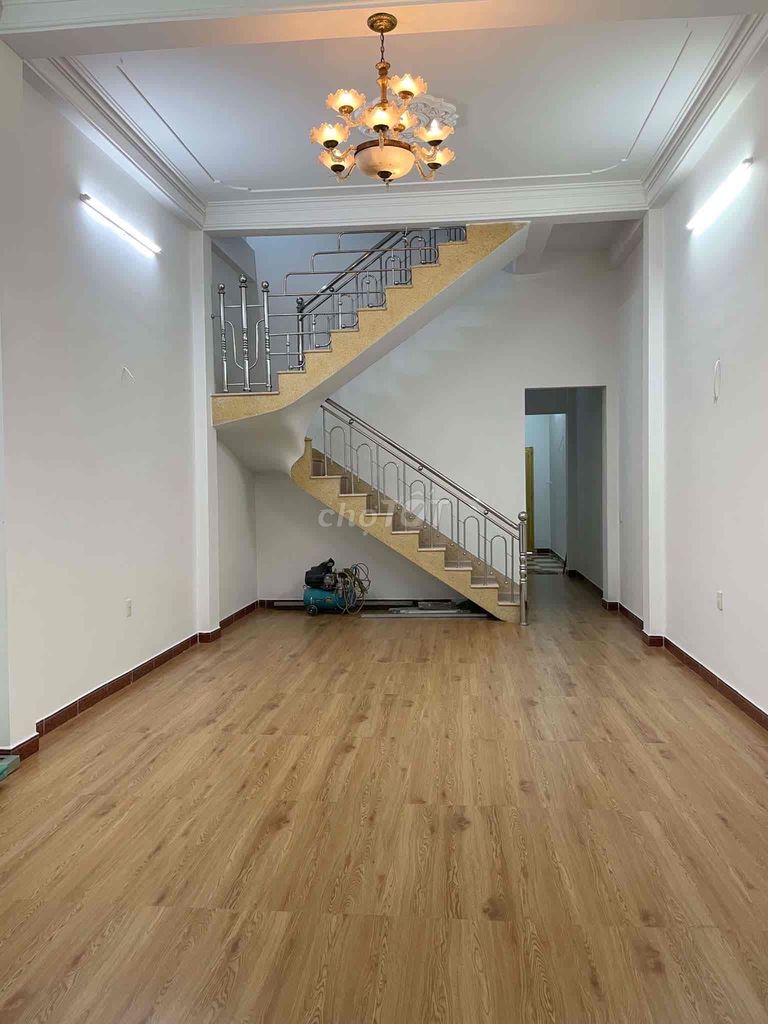 nhà 2 tầng mặt tiền Lê Văn Hiến 95m2 giá 14 triệu