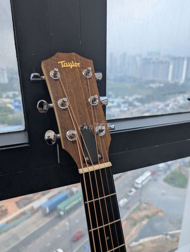 GUITAR TAYLOR BIG BABY NHƯ MỚI !