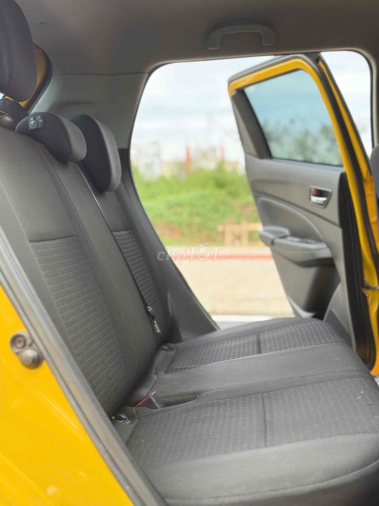 Suzuki Swift 2020 màu vàng, nhập Thái, odo 8 vạn. Mua bán Ô tô tại Huyện Hóc Môn Tp Hồ Chí Minh được đăng bởi Nguyễn Duy Khánh hình 13