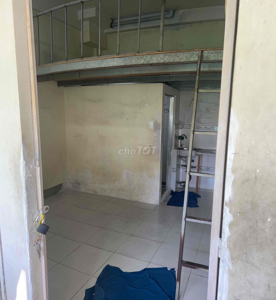 phòng trọ cho công nhân thuê, giờ giấc tự do, wc, bếp, gác,gần chợ bà