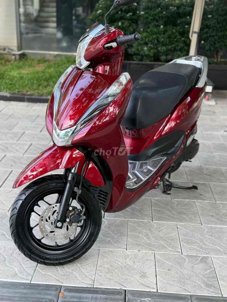 Honda Lead 2018 красный, вьетнамская сборка