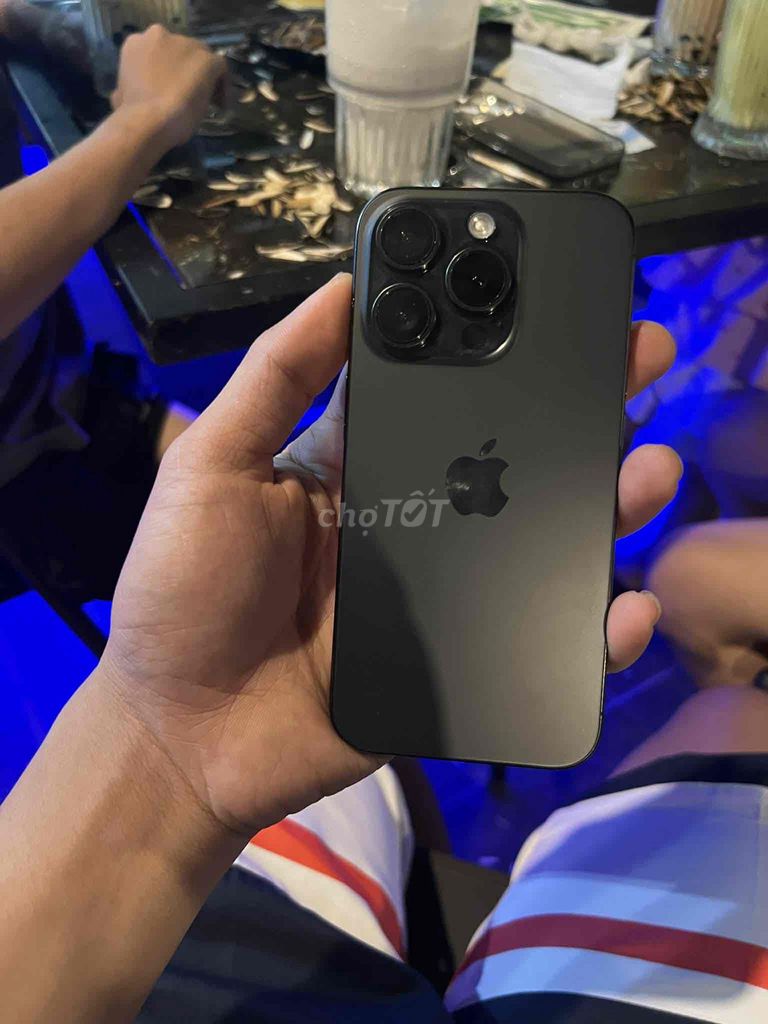 Apple iPhone 15 Pro Đen Lock CNC. Mua bán Điện thoại tại Huyện Triệu Sơn Thanh Hóa được đăng bởi Nhật Minh hình 1